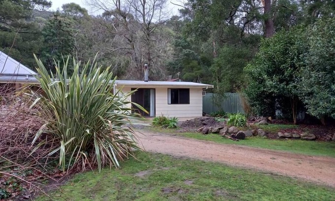 Halls Gap House | Homefield Cottage Halls Gap - Grampians NP Frontage