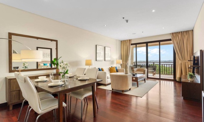 Palm Jumeirah Apartment | Homely 1 Bedroom on Palm Jumeirah w/private beach