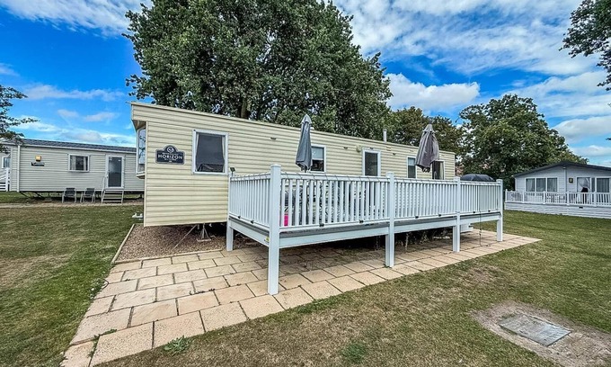 Clacton-on-Sea House | Homely caravan with decking at Valley Farm Holiday Park, sleeps 8 ref 46713V