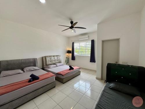 Seremban House | Homely, Master Room, Ara Impian, Seremban 2