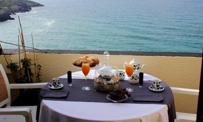 Malpica de Bergantinos Apartment | Homerez - 10 m away from the beach! Beautiful appartement for 6 ppl. at Malpica