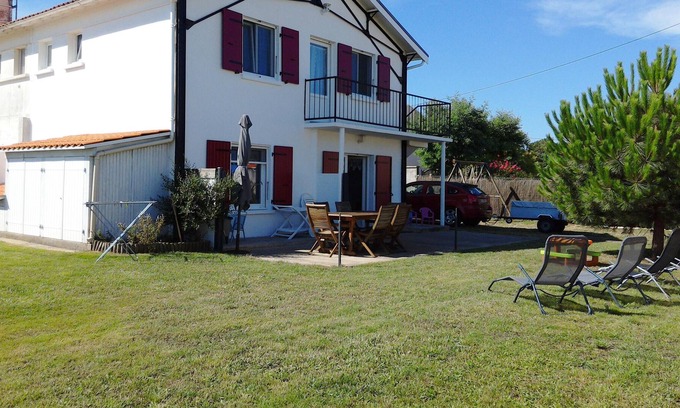 Marennes House | Homerez - 200 m away from the beach! House for 8 ppl. with garden at Marennes