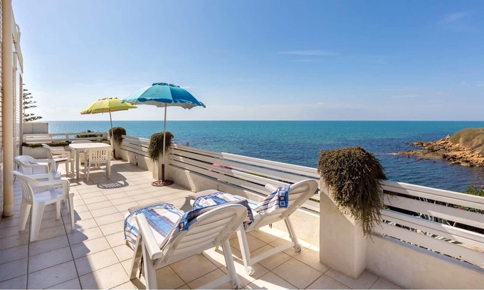 Punta Braccetto Apartment | Homerez - 40 m away from the beach! Appartement for 4 ppl. at Punta Braccetto