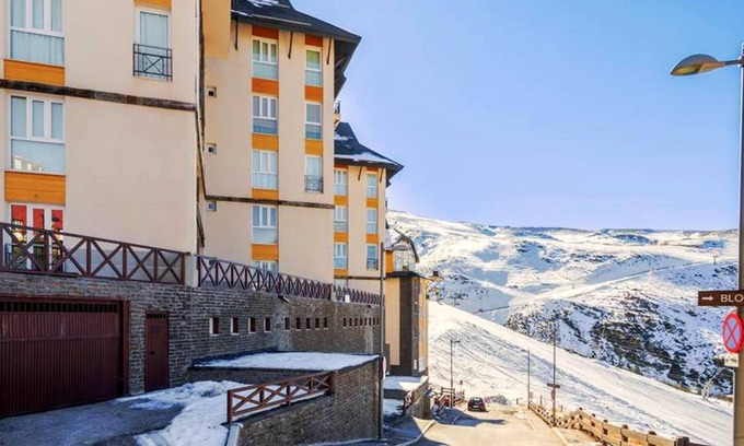 Pradollano Apartment | Homerez - Amazing appartement for 5 ppl. with shared pool at Sierra Nevada