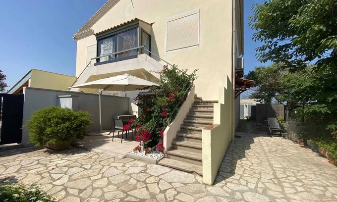 Aigues-Mortes Apartment | Homerez - Apartment Aigues-Mortes
