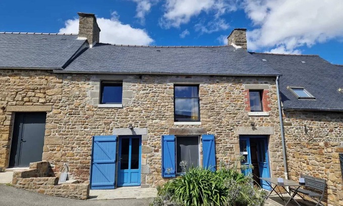 Roz-sur-Couesnon House | Homerez - Beautiful house for 7 ppl. with garden and terrace at Roz-sur-Couesnon