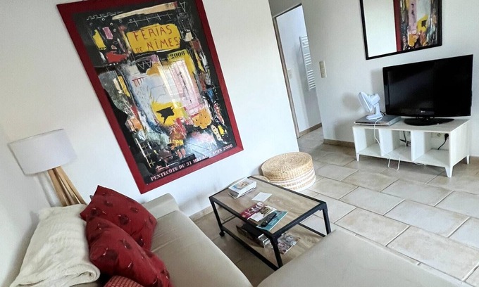 Costieres House | Homerez - Beautiful house for 6 ppl. with garden at Nîmes