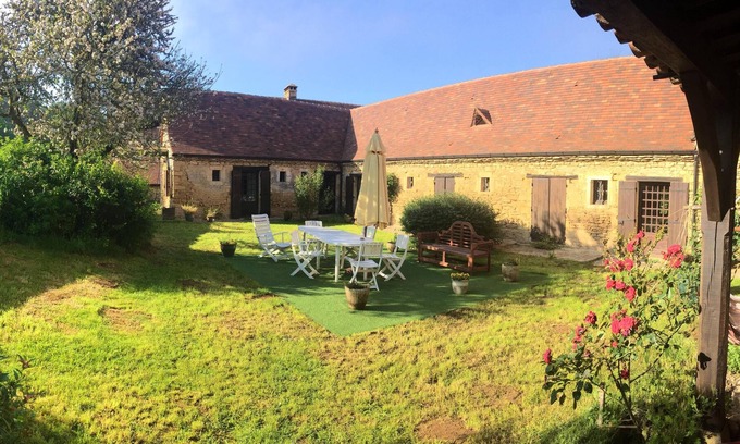 Marquay House | Homerez - Big house for 10 ppl. with swimming-pool and terrace at Marquay
