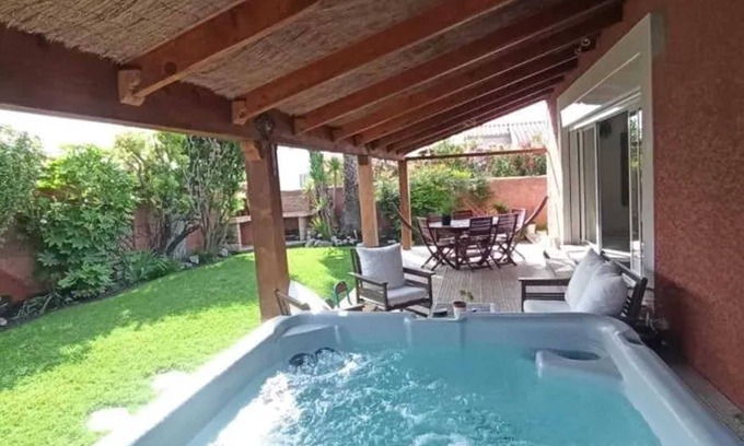 Gigean House | Homerez - Charming House in Gigean with Terrace and Fenced Garden