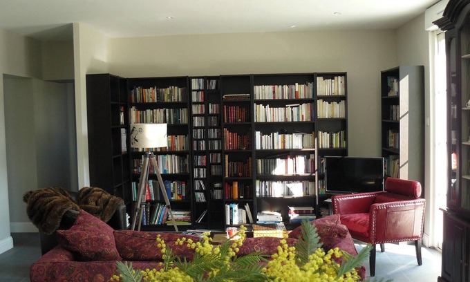Arsac House | Homerez - Charming House in Arsac with Terrace and Garden