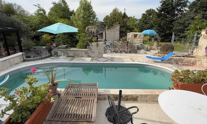 Brehemont House | Homerez - Cozy house in Bréhémont with peaceful garden