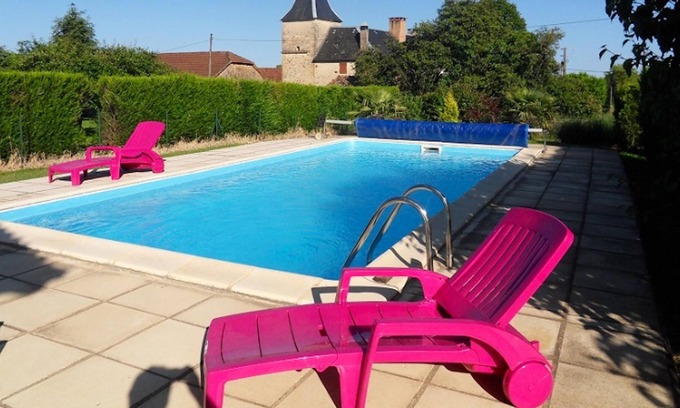Frayssinet-le-Gelat House | Homerez - House for 2 ppl. with shared pool and garden at Frayssinet-le-Gélat