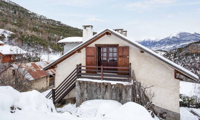 Guillestre House | Homerez - House 12 km away from the slopes for 4 ppl. with terrace at Guillestre