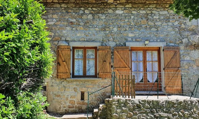 Saint-Antheme House | Homerez - House in Saint-Anthème