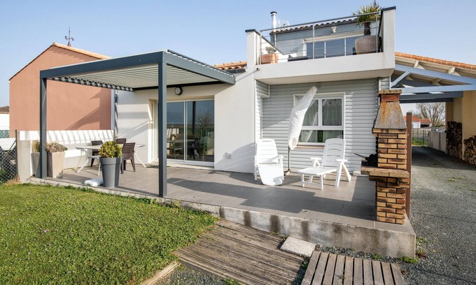 Les Boucholeurs House | Homerez - Nice house for 6 ppl. with sea view and terrace at Chatelaillon plage