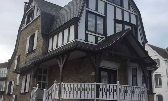 De Panne House | Homerez - Spacious House with 6 Bedrooms in De Panne