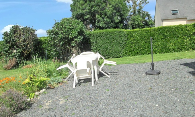 Vierville-sur-Mer Apartment | Homerez - Studio in Vierville-sur-Mer