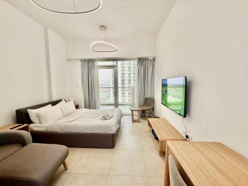 Dubai Apartment | Homes2Retreat - Cozy Studio with Pool and Sauna in Al Furjan