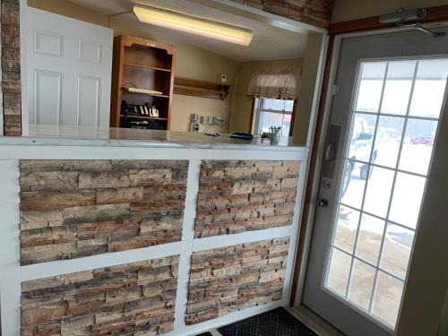 Charles City Hotel | HOMETOWN INN