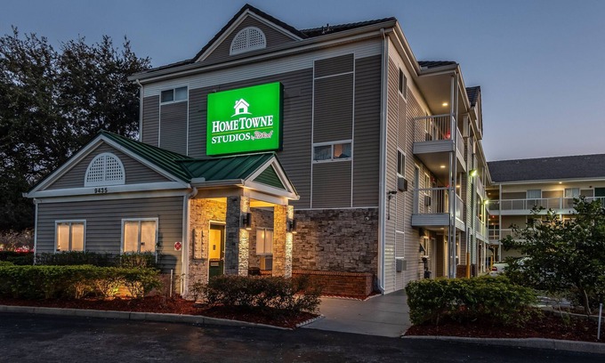 Orlando Hotel | HomeTowne Studios by Red Roof Orlando South