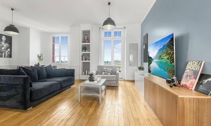 Annemasse Apartment | Homey Awesome -Close to train/private balcony/wifi
