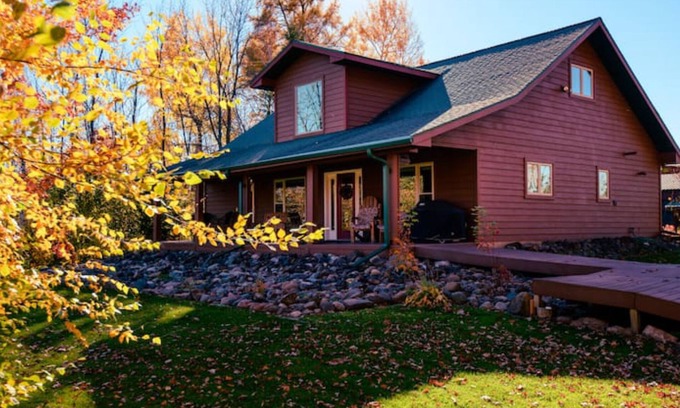 Sandstone House | Homey cabin