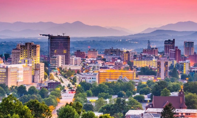 Asheville House | Homey Stay Experience with Fully Equipped Kitchens & Laundry Facility - Off I-240