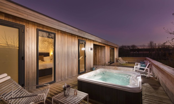 Cheddar Cabin | Honeyhurst, Strawberryfield Park - a lodge that sleeps 4 guests in 2 bedrooms