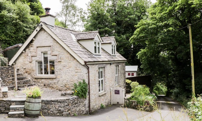 Brigsteer Cottage | HONEYPOT COTTAGE, family friendly, with open fire in Brigsteer