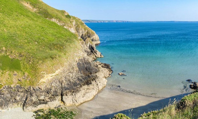 St Brides Cottage | Honeysuckle Cottage, Holiday Cottage Lochvane, Nr Solva, Sleeps 5, 2 bedrooms, bathrooms