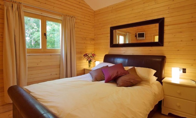 Richmond Cabin | Honeysuckle Single Storey Log Cabin, sleeps up to 4