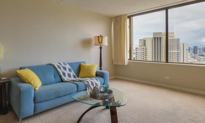 Waikiki Apartment | Honolulu Condo Stay with Balcony Walk to Beaches!