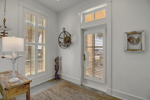 Cinnamon Shore House | Hook, Wine & Sinker 133 SE