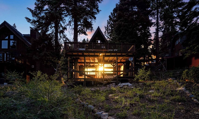 Sunnyside Cabin | Horizon by Avantstay Stunning A-frame Cabin w/Hot Tub, Billiards, Lake Views