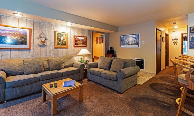 Mammoth Lakes House | Horizons 4 #167