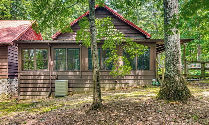 Jamestown Cottage | Horses Welcome! Jamestown Home w/Fenced Pasture