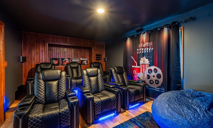 Summerlee House | Horseshoe Acres - Home theater, spa room, hot tub