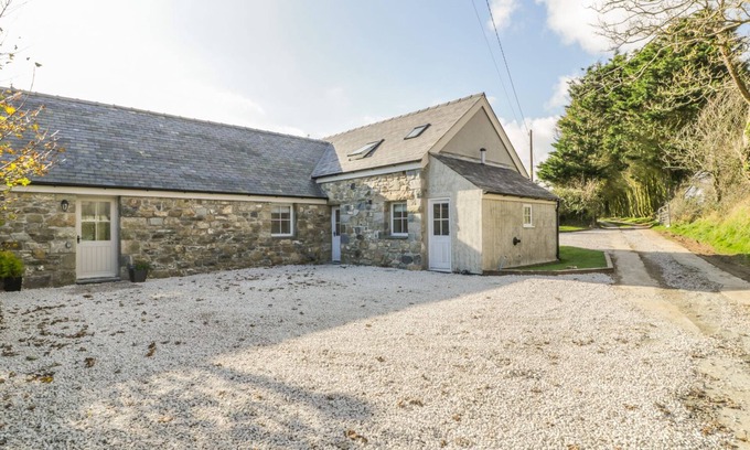 Mynytho Cottage | HORSESHOE COTTAGE, pet friendly, luxury holiday cottage in Abersoch