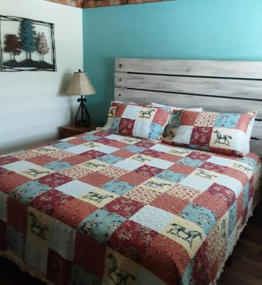 Canyon Lake Hotel | Horseshoe Riverside Lodge