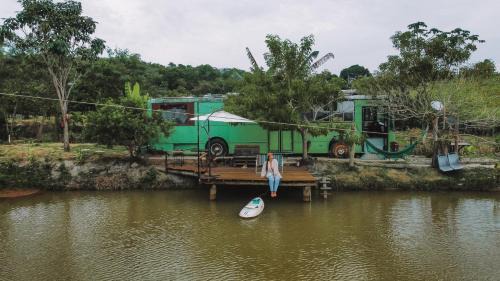 Serra Other | Hospedagem Ônibus na Roça em Serra ES