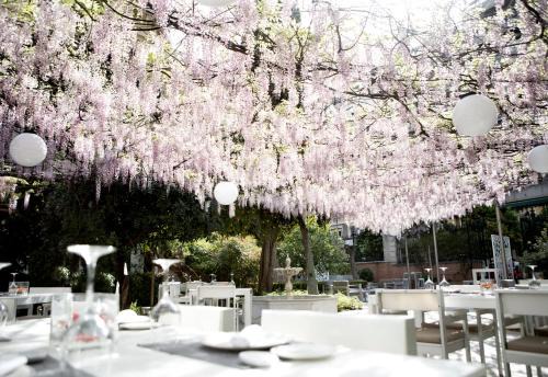 Granada City Center Hotel | Hospes Palacio de los Patos, a Member of Design Hotels