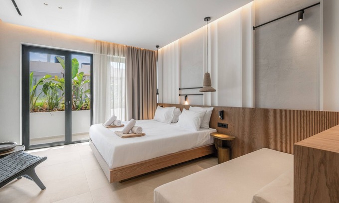 Stalida Apartment | Hospi Living Stalida Beachfront Suite w Jacuzzi 4