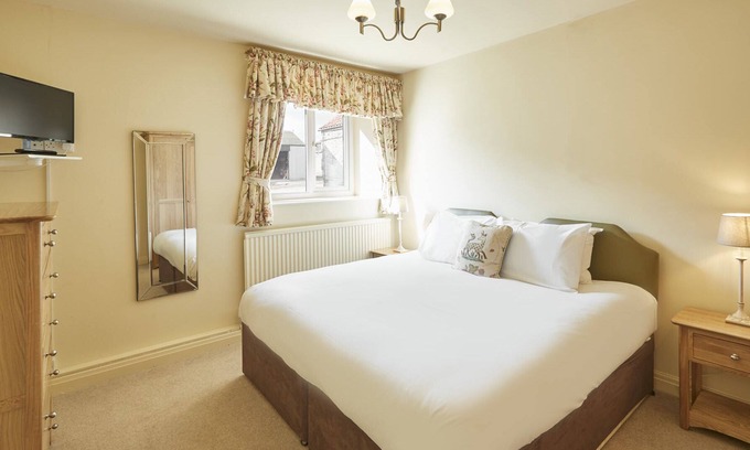 Scawton House | Host & Stay | Formicary Cottage
