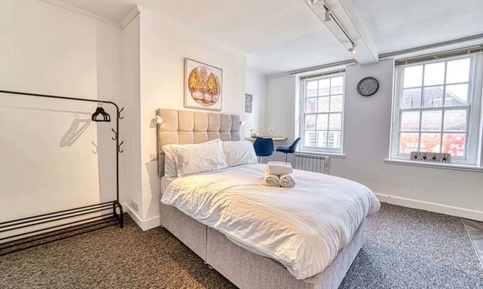 Barbourne Apartment | Host & Stay | Hills Dwelling