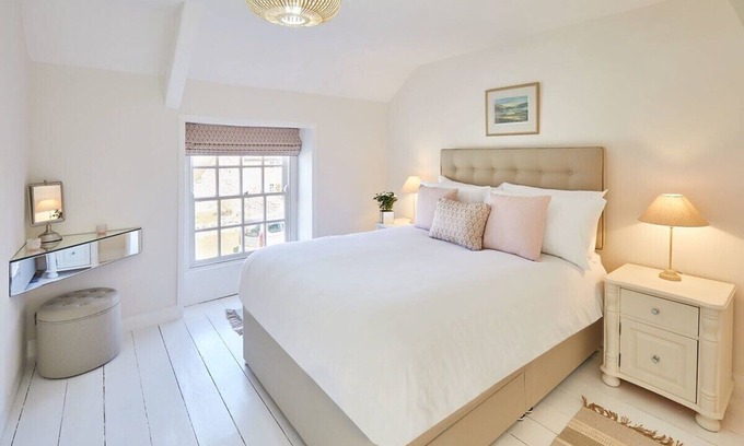Lockton House | Host & Stay | Holmlea Cottage
