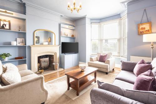 Holestone Moor House | Host & Stay - Rock End
