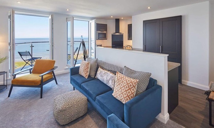 West Cliff Apartment | Host & Stay | The Waves