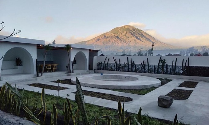 Songan Hotel | Host @ Volcano