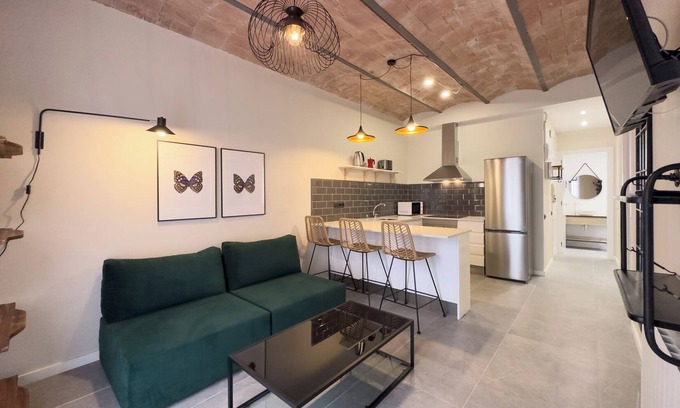 Hostafrancs Apartment | Hostafrancs 2h - Two Bedroom Apartment, Sleeps 3