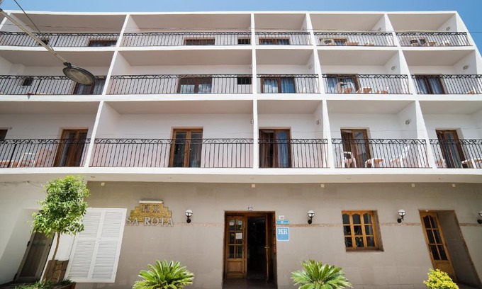 Santa Eulalia del Rio House | Hostal Sa Rota